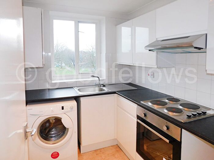 1 Bedroom Flat To Rent In Lyle Court, Surrey, SM4