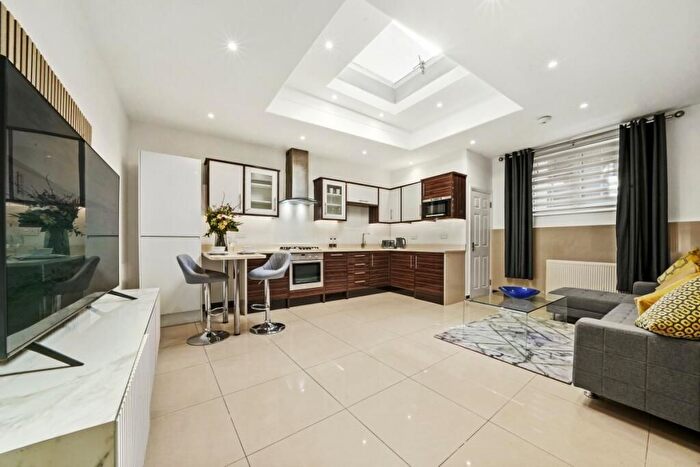 3 Bedroom Flat To Rent In Gloucester Place, South Marylebone, W1U