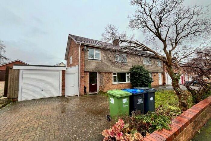 3 Bedroom Semi-Detached House To Rent In Newnham Road, Leamington Spa, CV32