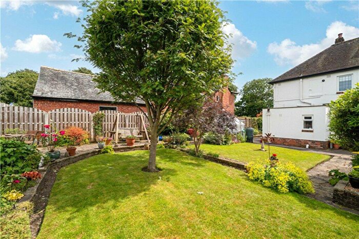 2 Bedroom Apartment For Sale In St. Helens Lane, Leeds, West Yorkshire, LS16