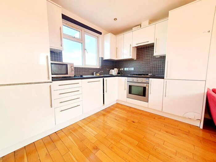3 Bedroom Flat To Rent In Marquis Road, Wood Green, N22