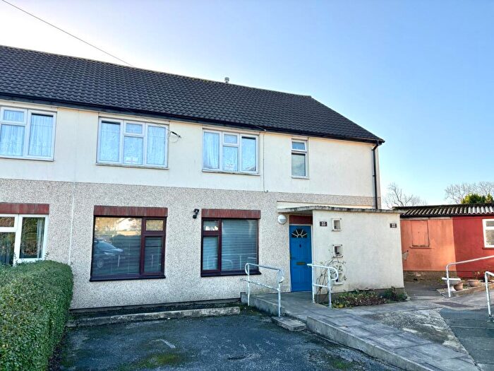 2 Bedroom Flat For Sale In Foldings Road, Scholes, Cleckheaton, BD19