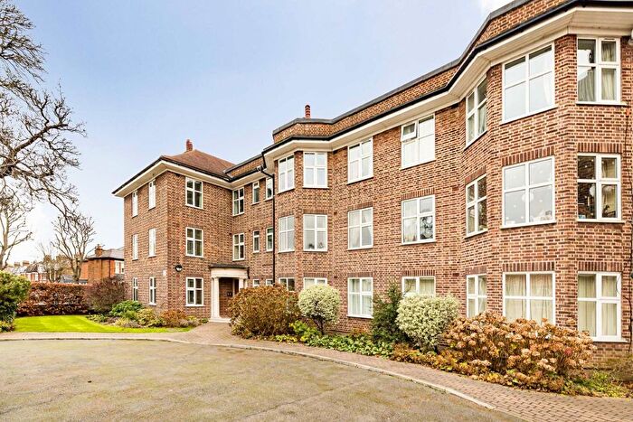 2 Bedroom Flat For Sale In Whitton Road, Twickenham, TW1