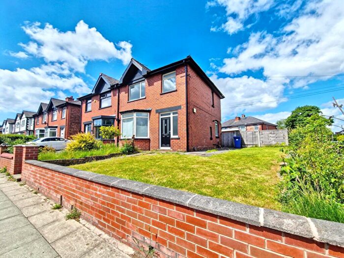 3 Bedroom Semi Detached House To Rent In Bury New Road, Whitefield, M45