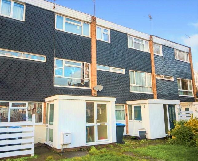 Studio To Rent In Baynes Close, Enfield, EN1