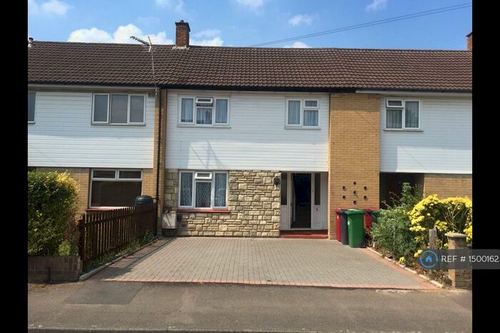 3 Bedroom Terraced House To Rent In Swabey Road, Langley, SL3