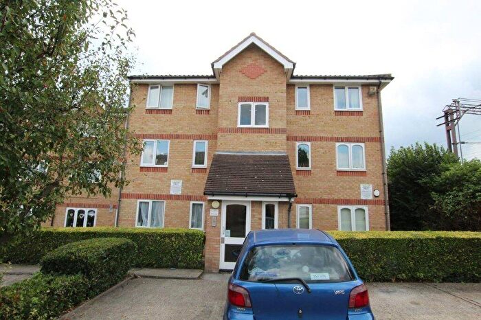 1 Bedroom Flat To Rent In Waddington Close, Enfield, EN1