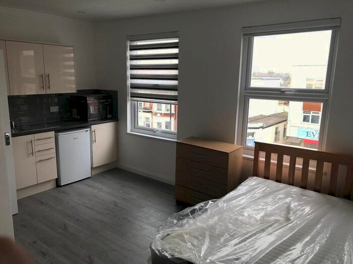 Studio To Rent In Green Lanes, London, N8