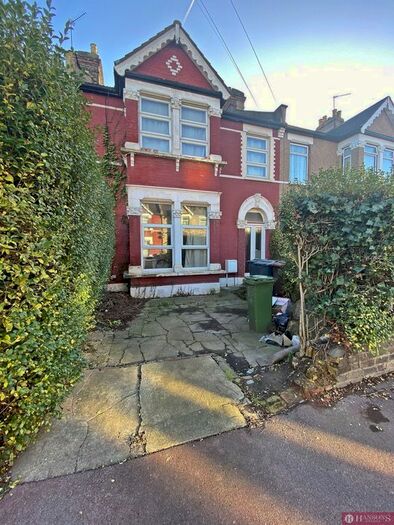 2 Bedroom Flat To Rent In Dunkeld Road, Dagenham RM8