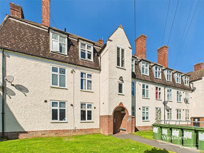 3 Bedroom Apartment To Rent In Montrose Avenue, Edgware, Middlesex, HA8