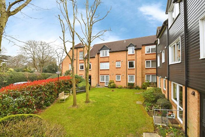 1 Bedroom Flat For Sale In Sawyers Hall Lane, Brentwood, Essex, CM15