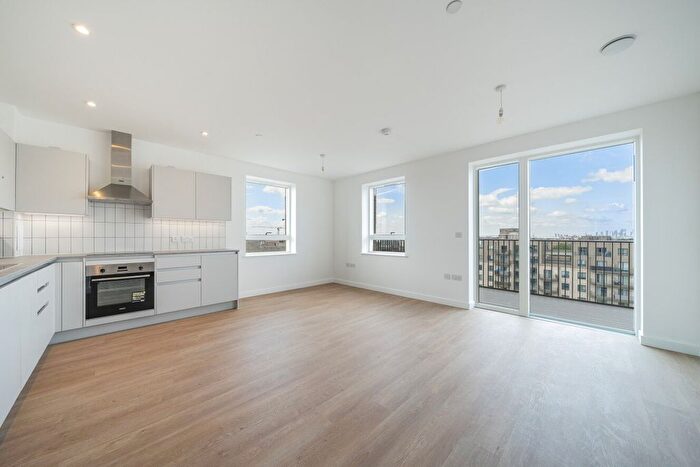 3 Bedroom Flat To Rent In Mast Street, Barking, IG11