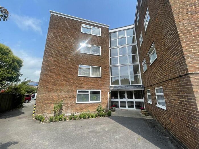 2 Bedroom Flat For Sale In Mill Road, Salisbury, SP2