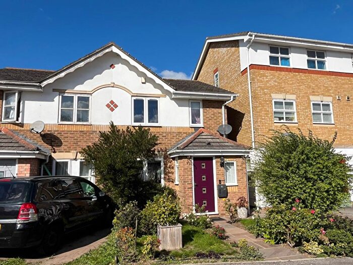 3 Bedroom End Of Terrace House For Sale In Burndell Way, Hayes, UB4