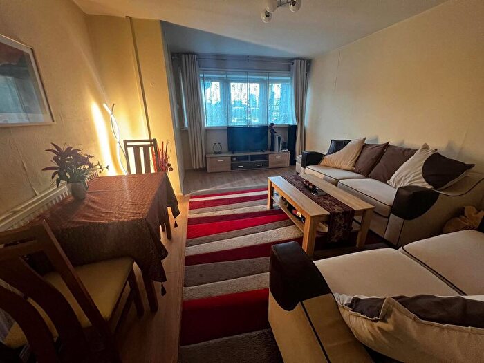 2 Bedroom Flat To Rent In Queens Road, Manchester, M8