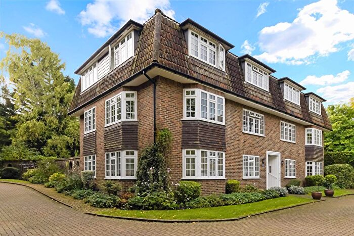 2 Bedroom Flat To Rent In Downs Lodge Court, Epsom, KT17