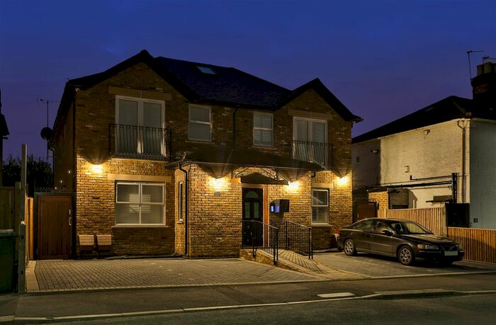 2 Bedroom Flat To Rent In Mill Lane, Carshalton, SM5