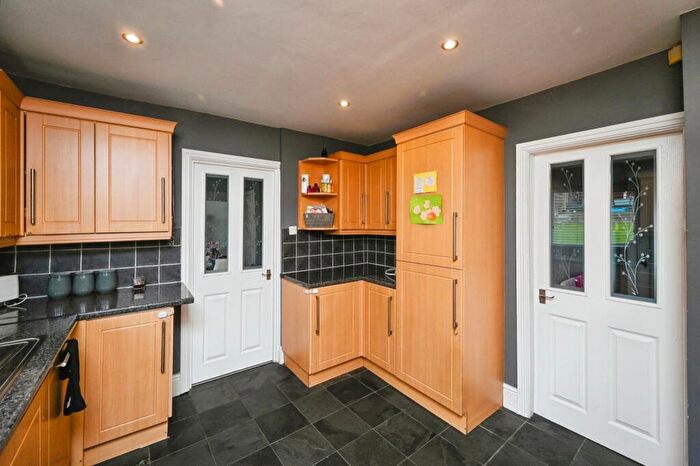 3 Bedroom End Of Terrace House For Sale In Langford Road, Mansfield, Nottinghamshire, NG19