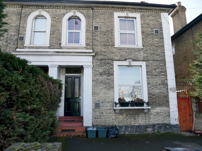 3 Bedroom Flat To Rent In Wheatfield Way, Kingston Upon Thames, KT1