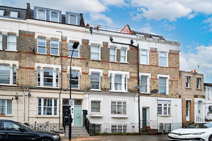 2 Bedroom Flat To Rent In Boscombe Road, Shepherds Bush, London, W12