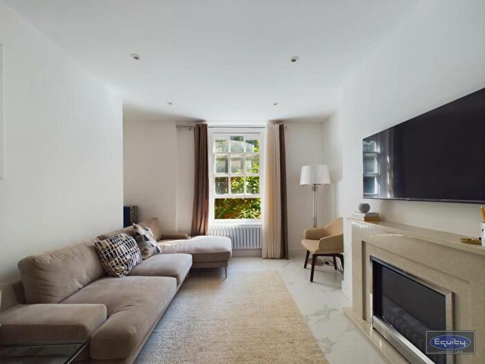 2 Bedroom Flat To Rent In Portpool Lane, Clerkenwell, London, EC1N