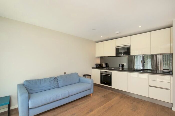 Flat To Rent In Blackthorn Avenue, London, N7