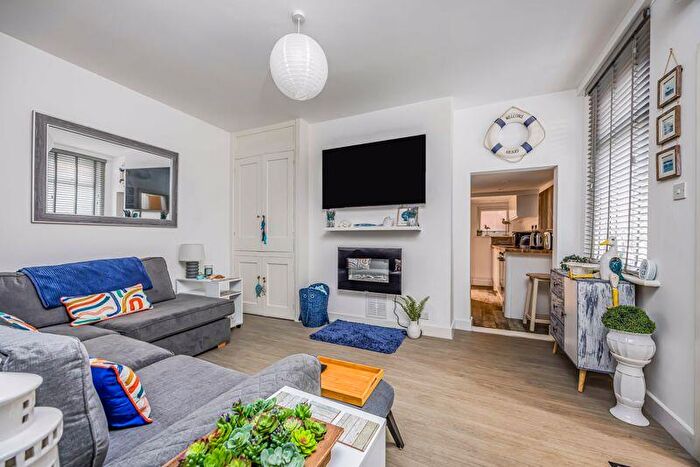 1 Bedroom Apartment To Rent In Bruce Road, Southsea, PO4