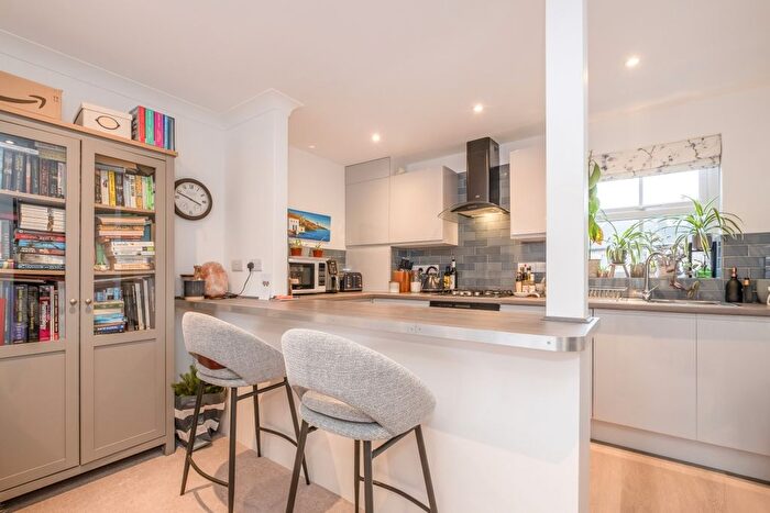 1 Bedroom Flat To Rent In Riverdale Drive, London, SW18