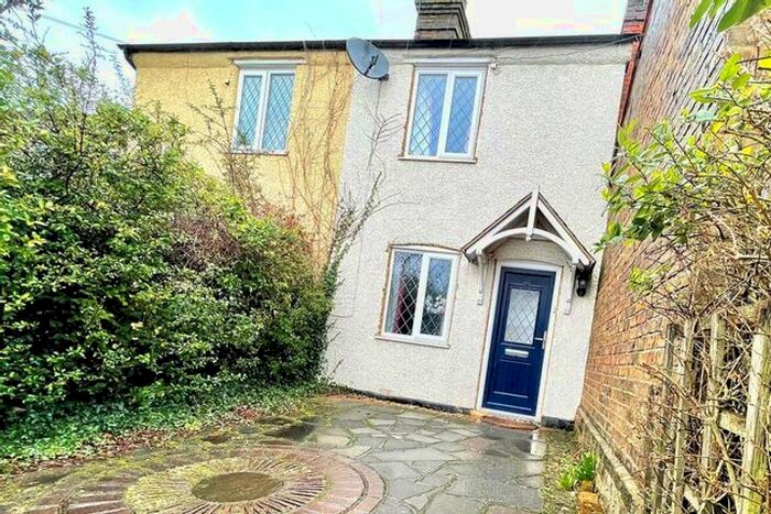 2 Bedroom Cottage To Rent In Gore Road, Burnham, Slough, SL1