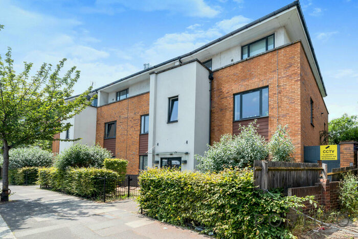 2 Bedroom Apartment To Rent In - Parham Drive, Ilford., IG2