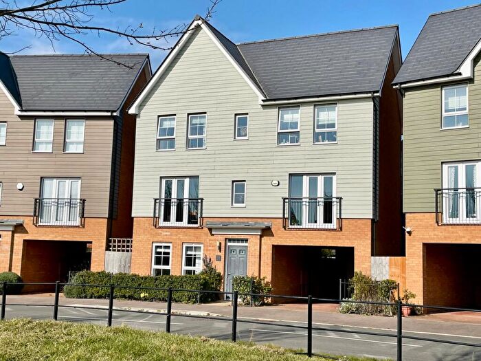 5 Bedroom Town House For Sale In Carmania Circle, Brooklands, Milton Keynes, MK10