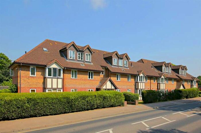 2 Bedroom Ground Flat To Rent In Everett Court, Watling Street, Radlett, WD7