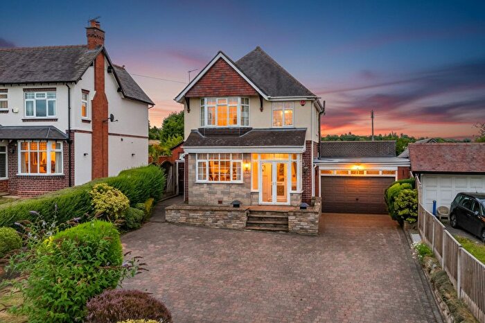 3 Bedroom Detached House For Sale In Birmingham Road, Marlbrook, B61