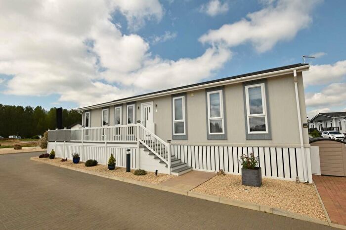 2 Bedroom Mobile/park Home For Sale In Meadowside, Mill Road, Yarwell, Peterborough, PE8
