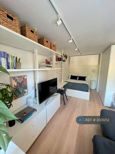 Studio To Rent In Granville Square, London, SE15
