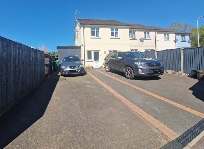 3 Bedroom End Of Terrace House For Sale In Ffynnon Y Waun, Ponthenry, Llanelli, SA15