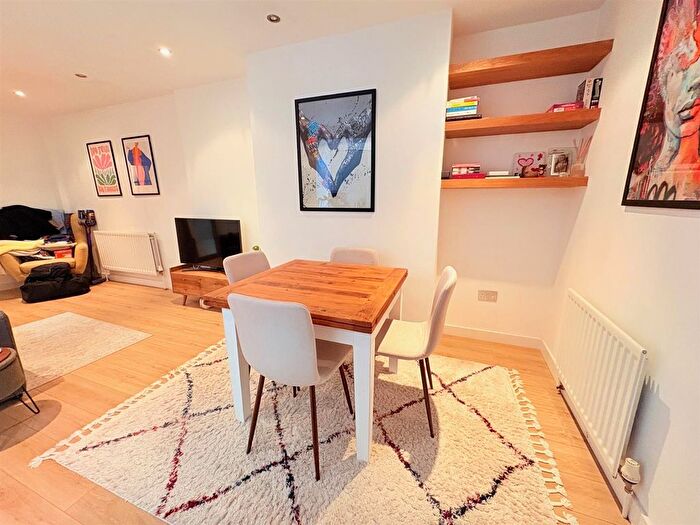 1 Bedroom Flat To Rent In Heath Road, Twickenham, TW1