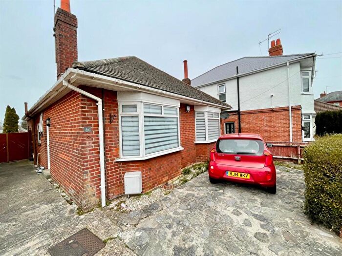 3 Bedroom Detached Bungalow For Sale In Howeth Road, Bournemouth, BH10