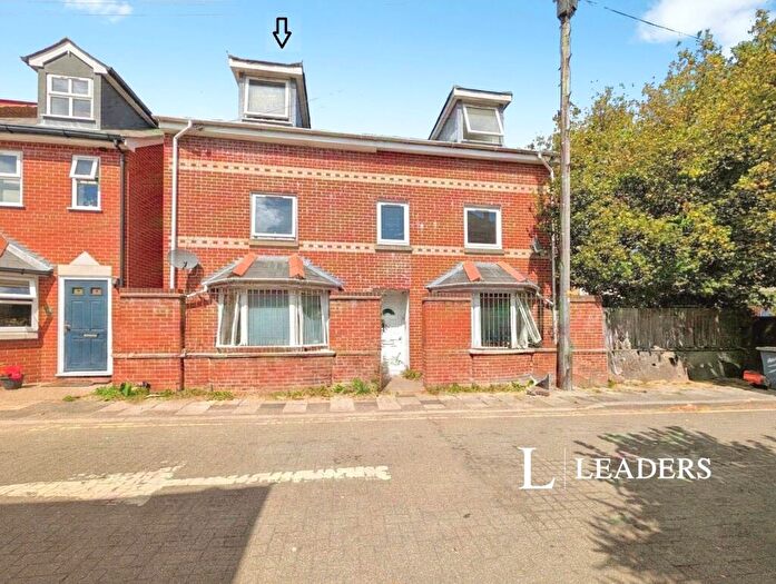 4 Bedroom Semi-Detached House For Sale In Lyon Street, Southampton, Hampshire, SO14