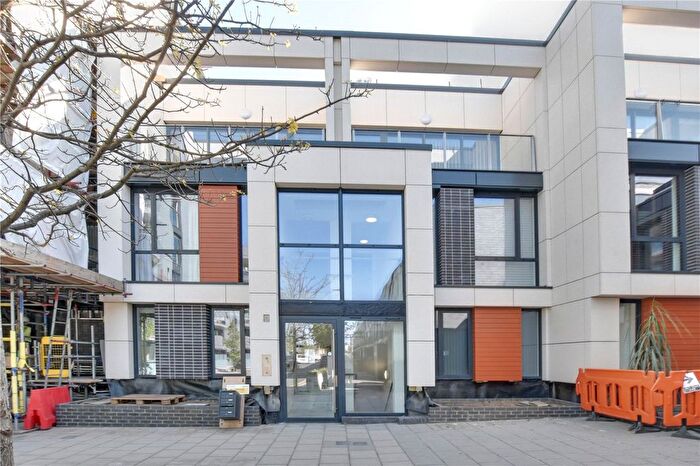3 Bedroom Flat For Sale In Hawthorne Crescent, Greenwich, London, SE10