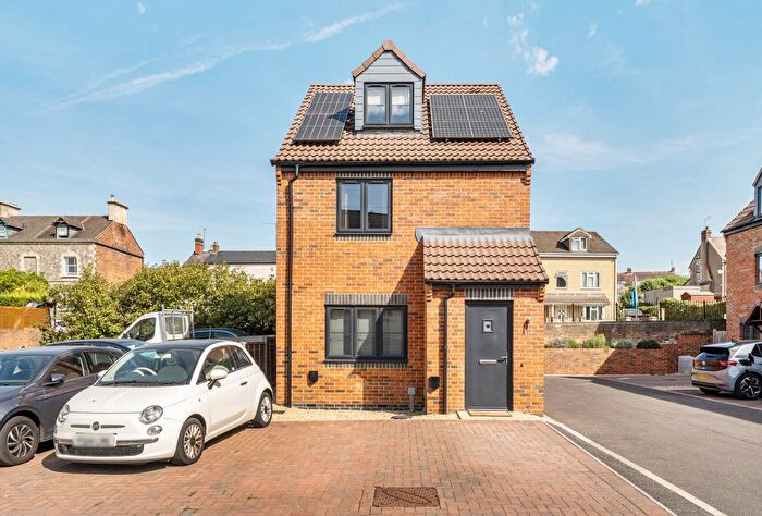 2 Bedroom Maisonette For Sale In Greenaways, Ebley, Stroud, Gloucestershire, GL5