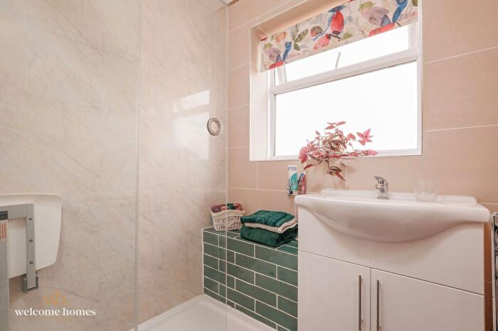 2 Bedroom Flat For Sale In Cooper Dean Drive, Bournemouth, BH8