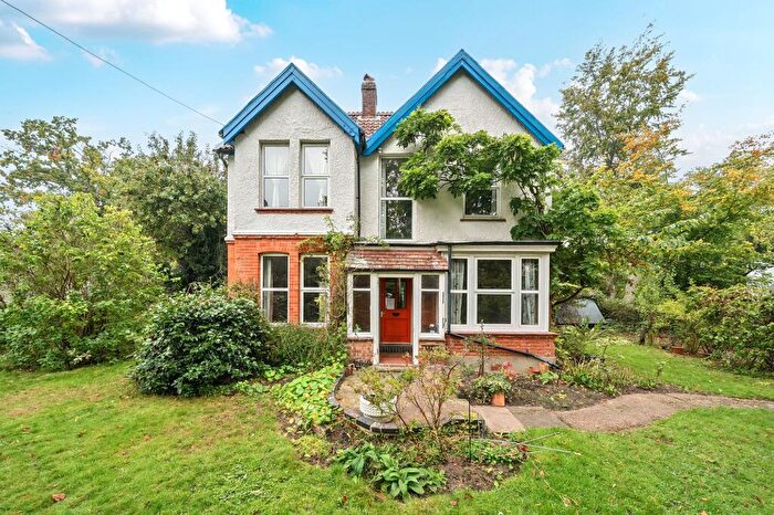 4 Bedroom Detached House For Sale In The Heath, Chaldon, CR3