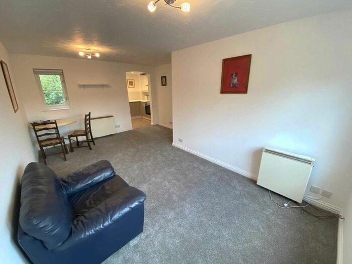 1 Bedroom Flat To Rent In Corfe Close, Borehamwood, WD6