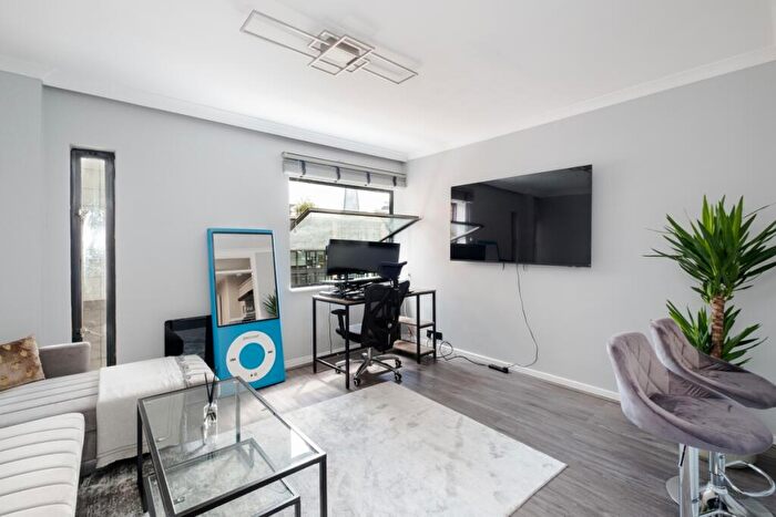 1 Bedroom Flat To Rent In Upper Thames Street London, EC4V