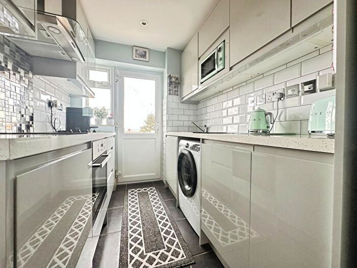 2 Bedroom Terraced House For Sale In Woodpecker Road, Aylesford, ME20