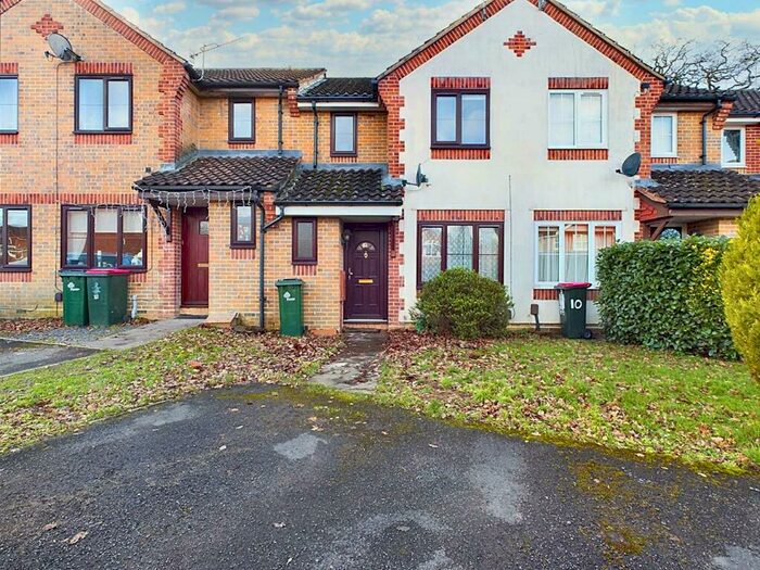 2 Bedroom House To Rent In Graveney Road, Maidenbower, Crawley, RH10