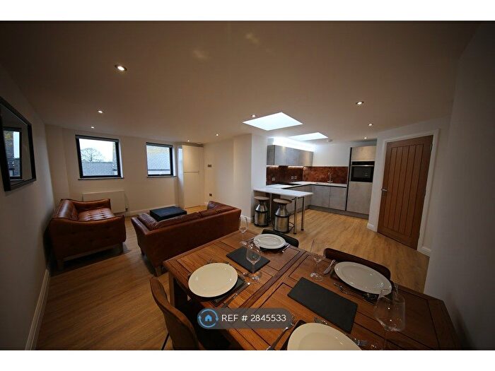 2 Bedroom Flat To Rent In Wood St, Swindon, SN1