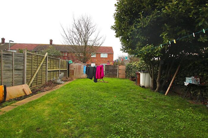 5 Bedroom House To Rent In Bevan Avenue, Barking, IG11