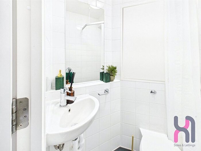 1 Bedroom Flat To Rent In Chapel Street, Salford, M3